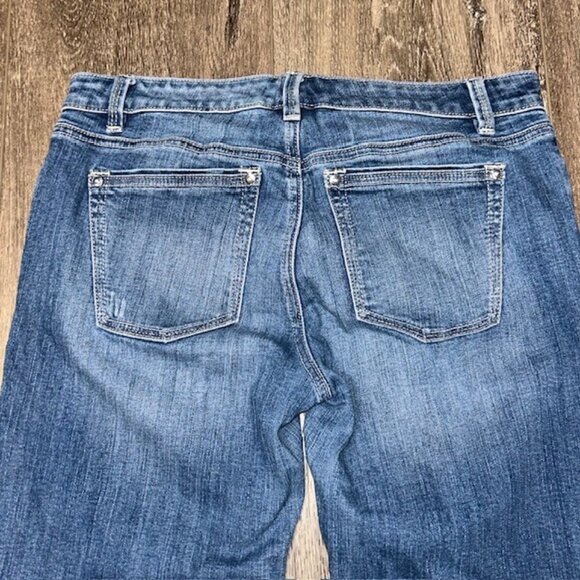 White House Black Market Jeans Woman’s 6 CROP Blue Distressed w/Sequins - Picture 6 of 6